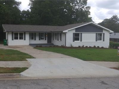 2440 Shamrock Dr Decatur Ga 30032 Zillow