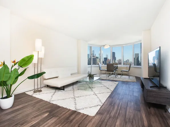 330 East 38th Street image 1 of 21