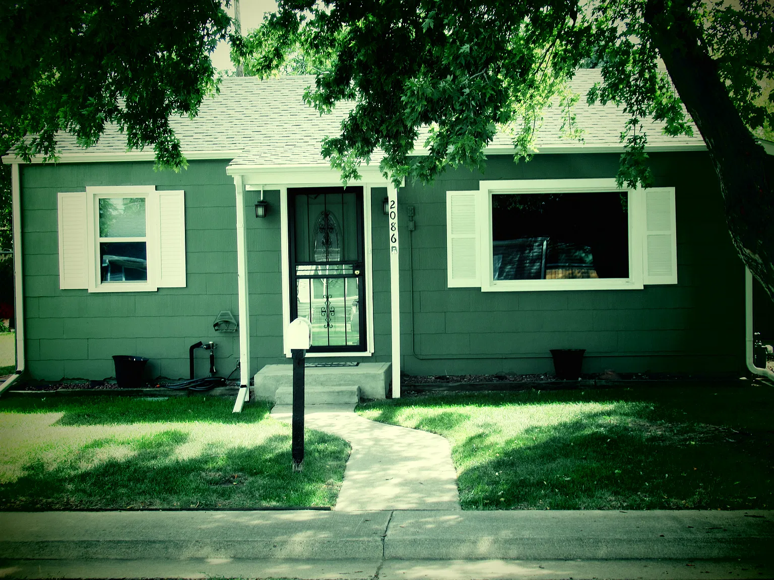 3 bed, 1205 sqft, $2,500 — Photo 2