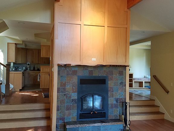 3rd image of 1335 NE Warner Park