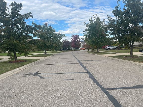 5th image of 6367 Oakhurst Dr