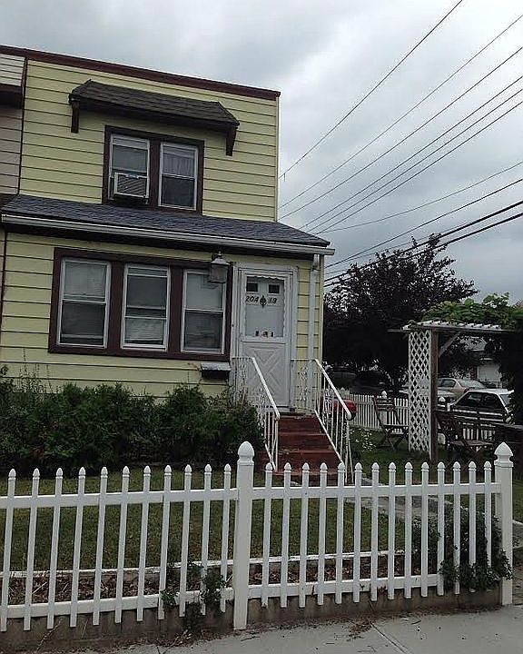 2nd image of 20419 34th Ave