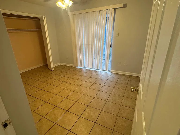 625 Vouray Dr — Photo 7