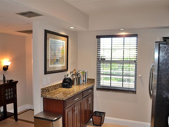 3rd image of 3850 Oaks Clubhouse Drive #405