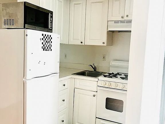 4th image of 534 E 83rd St APT 3C