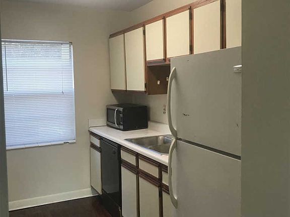5th image of 2325 W Pensacola St APT 101