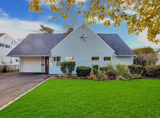 514 Sand Hill Rd, Wantagh, NY 11793