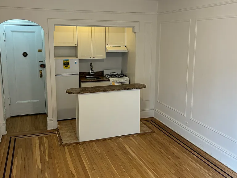 31-15 21st Ave #4G — Photo 1