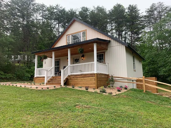 3880 Scott Jacobs Memorial Dr, Hurt, VA 24563