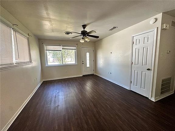 3rd image of 3253 Reine Ave