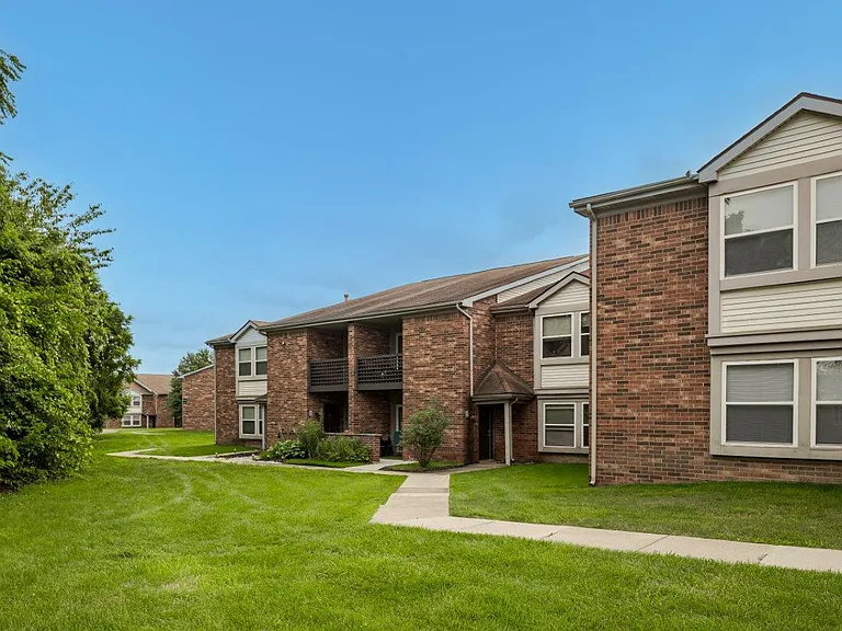 Pavilion Court Apartment Homes — Photo 22