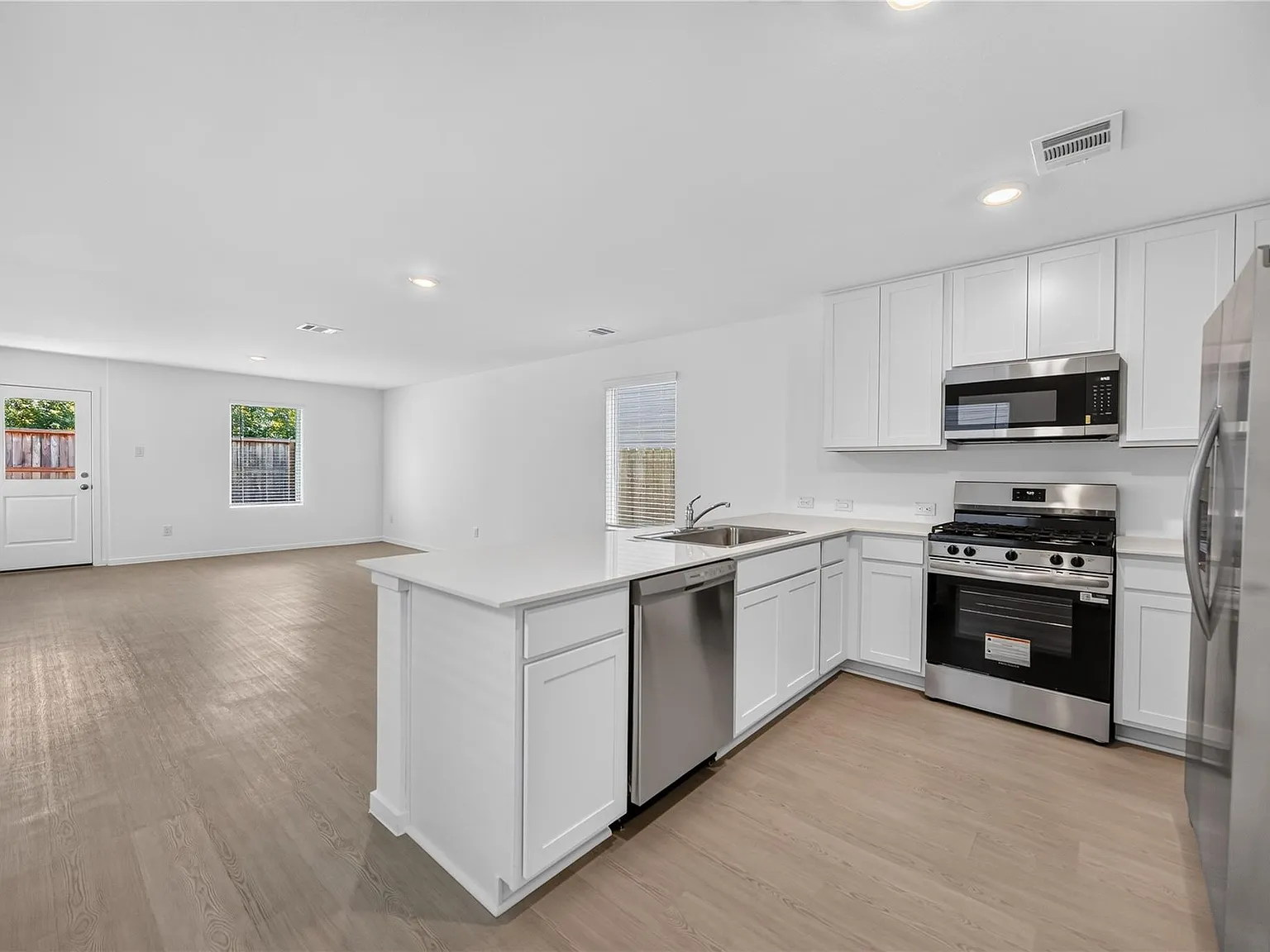 4 bed, 2.5 bath, 1531 sqft, $1,625 — Photo 4