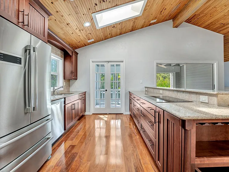 631 Harbor Ave — Photo 13