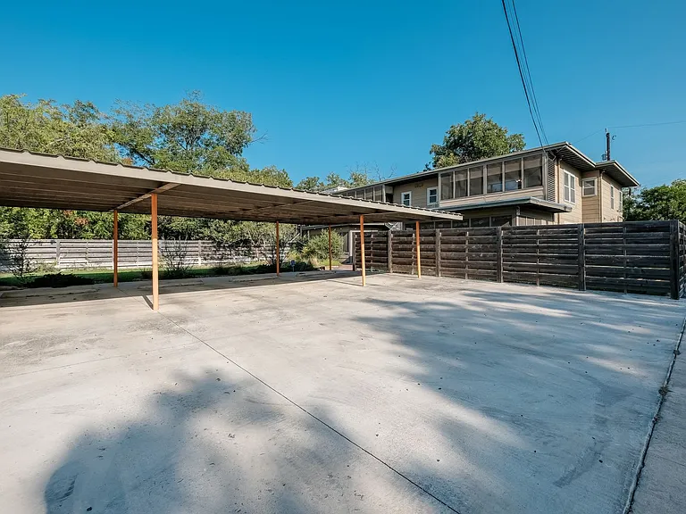 442 E Huisache Ave #D — Photo 14