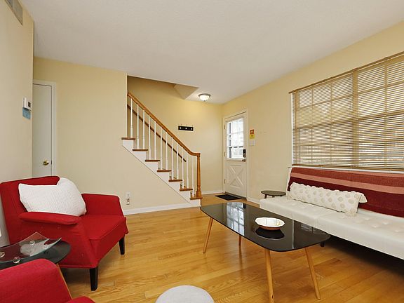 5th image of 1002 Willow Dr APT 95