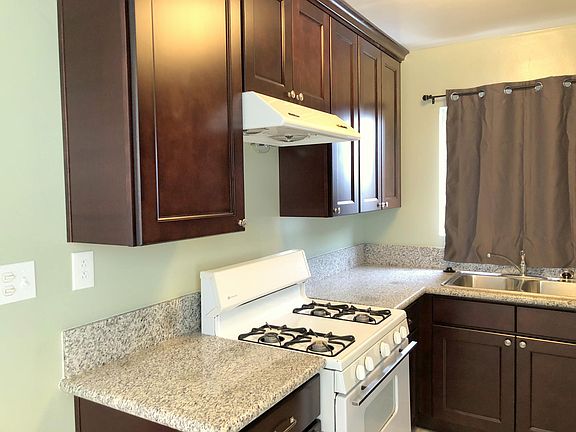 2nd image of 1681 College View Dr APT 1