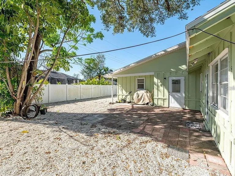 2676 Martin St — Photo 35