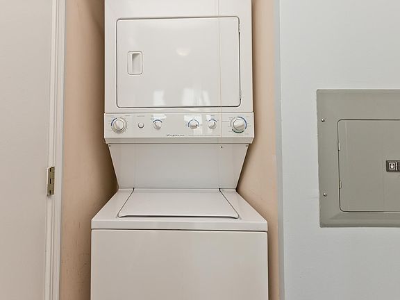 4th image of 345 N La Salle St #2601