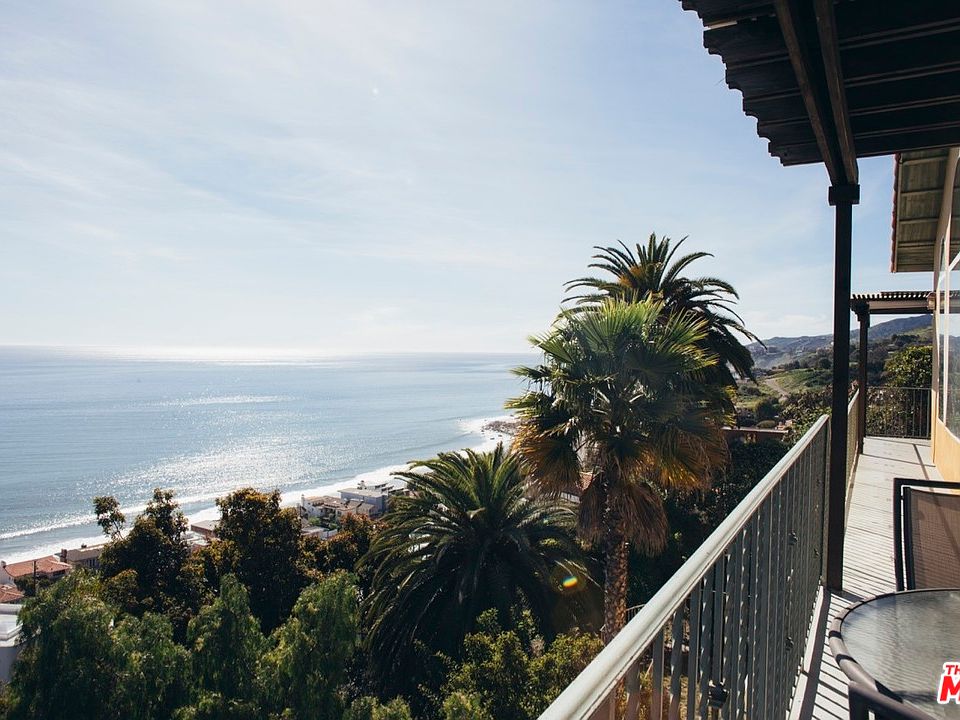 2nd image of 3950 Rambla Orienta St