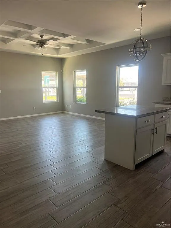 2112 Redbud Ln — Photo 4