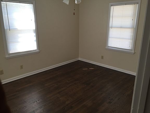 5th image of 410 Greenacres Dr NW
