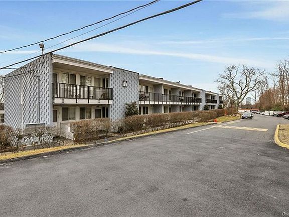 2nd image of 4 Wyndover Woods Ln APT 20