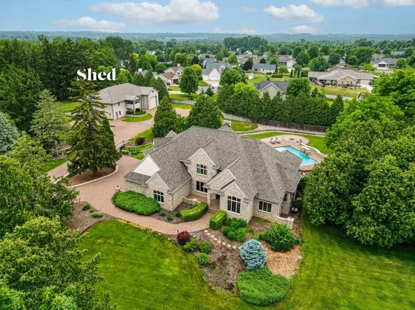 W6620 Cedar Dr, Greenville, WI 54942