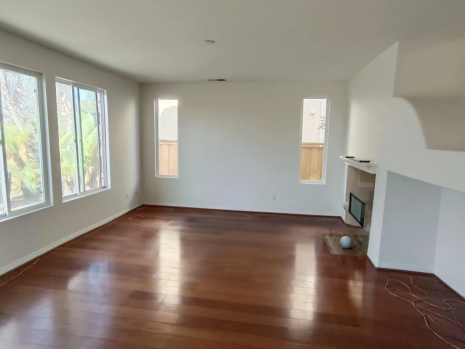 4 bed, 2106 sqft, $5,850 — Photo 4