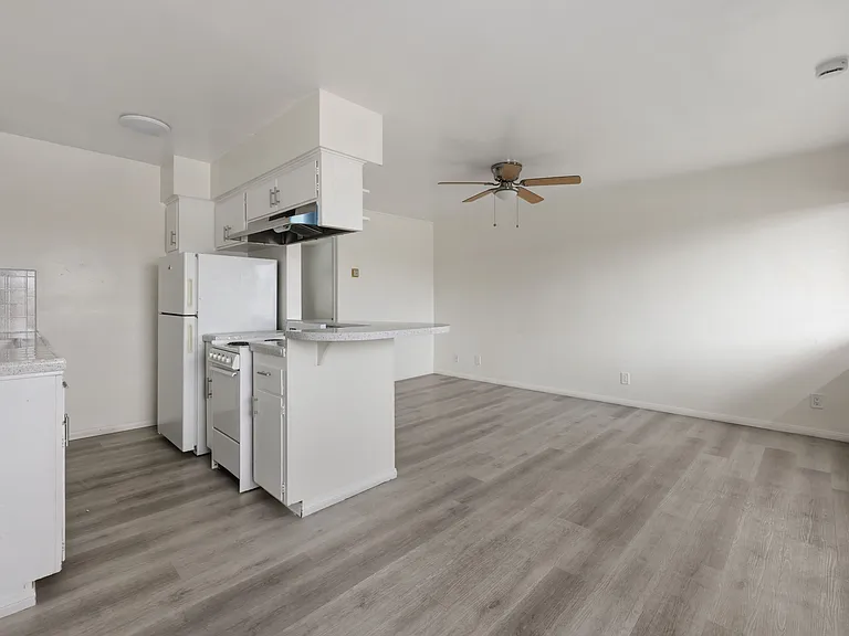3877 Menlo Ave #7 — Photo 9
