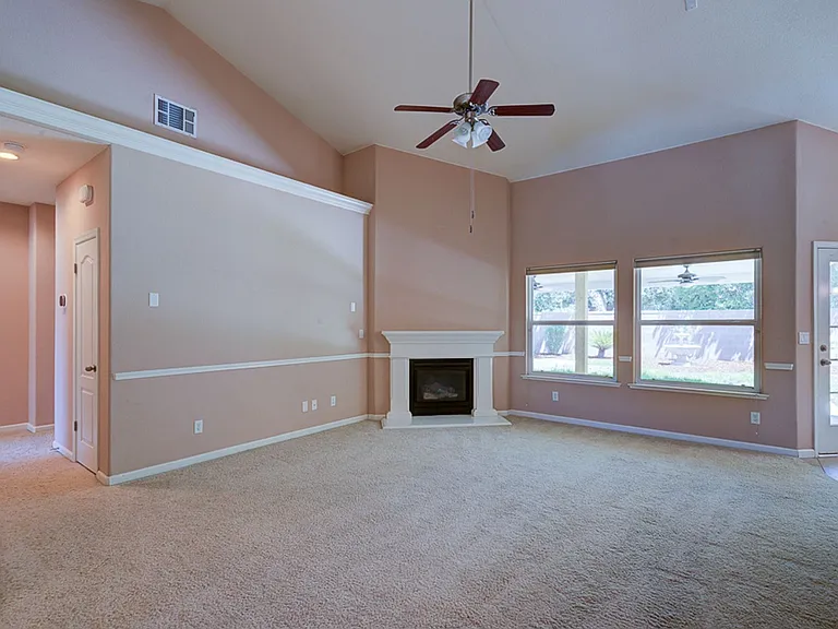 1927 N Karen Ave — Photo 6