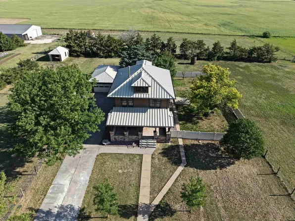 965 Catherine Rd, Hays, KS 67601