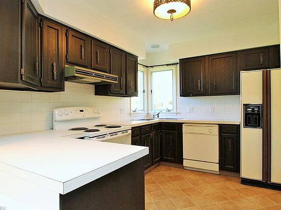 5th image of 632 Bath Hills Blvd
