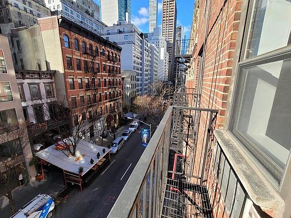 3rd image of 241 E 58th St #4V