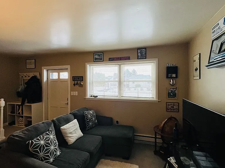 Beautifully Remodeled 2BR home in great neighborhood (Guilderland Schools) — Photo 6