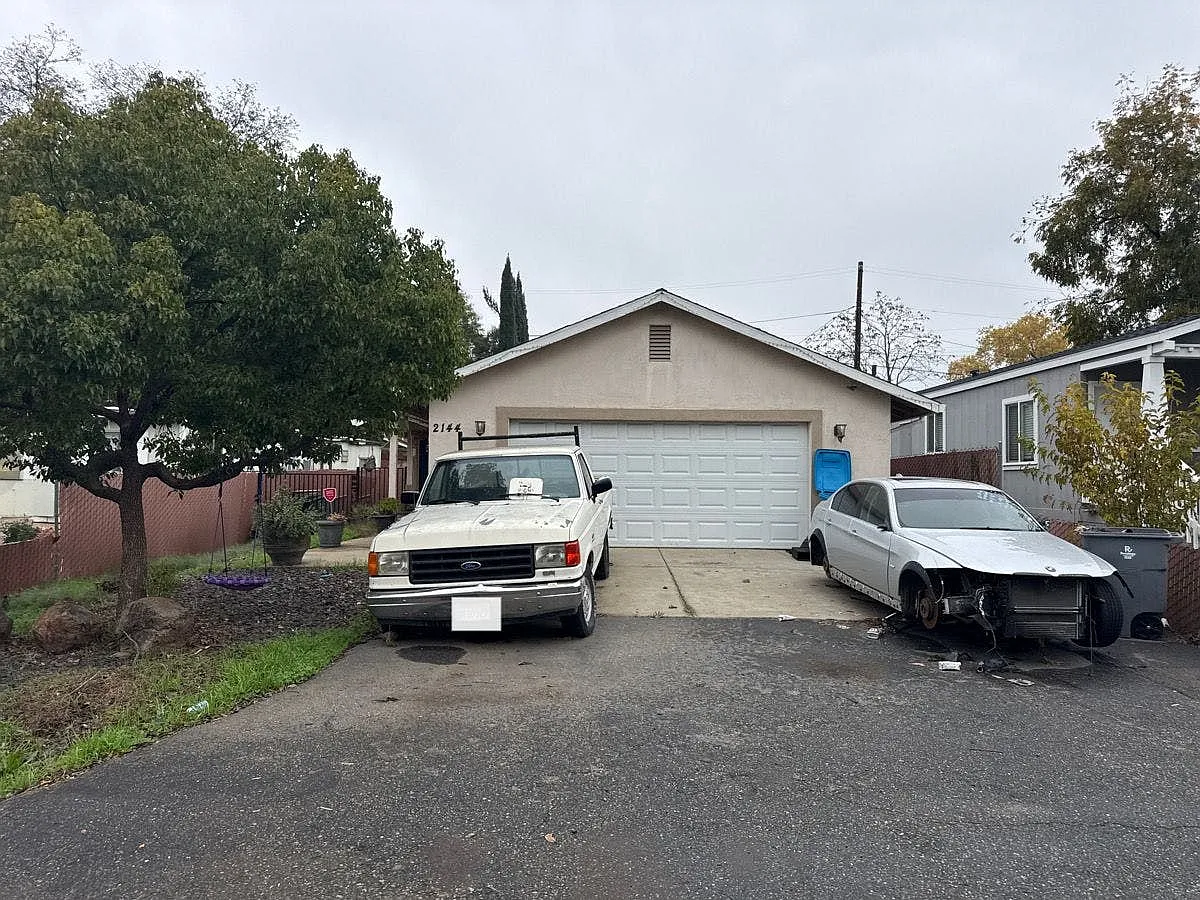 2144 Fort Wayne St photo 1