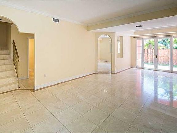 3rd image of 18430 NE 30th Ct #18430