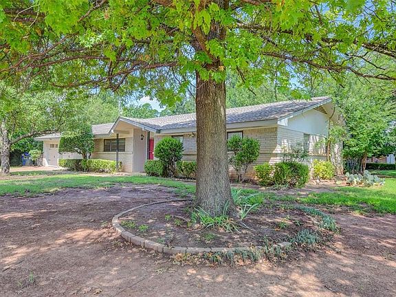 2nd image of 825 Schulze Dr