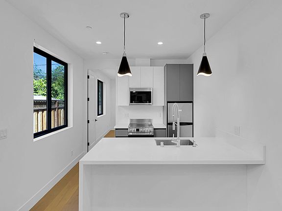 5th image of 10540 Sterling Blvd