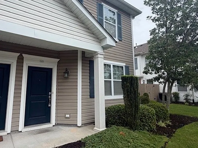 1609 Apsley Ct — Photo 6
