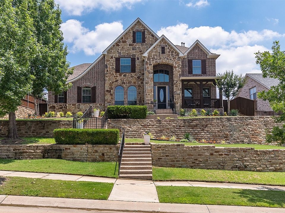 1st image of 929 Sir Constantine Dr