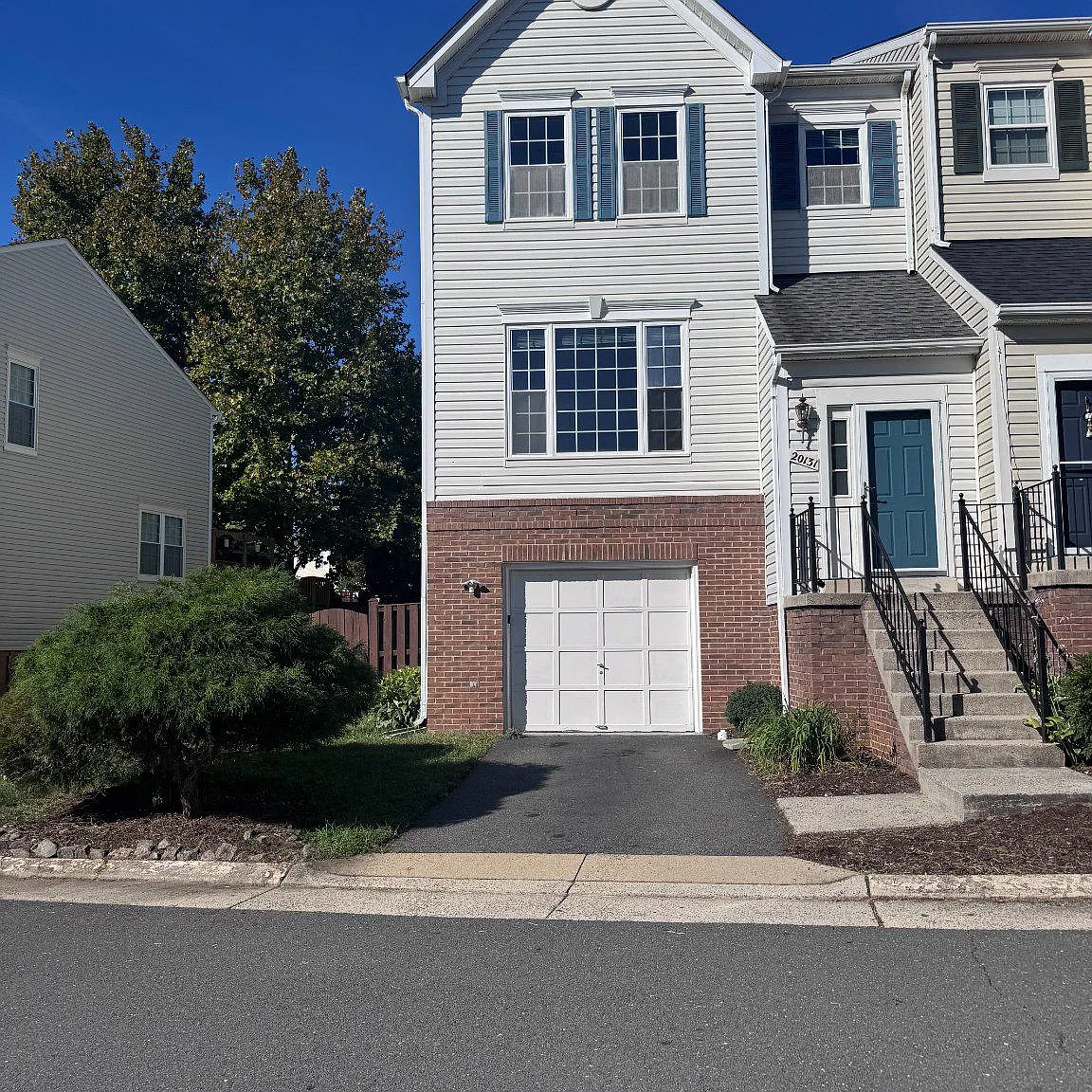 3 bed, 5.0 bath, 1654 sqft, $2,995 — Photo 2