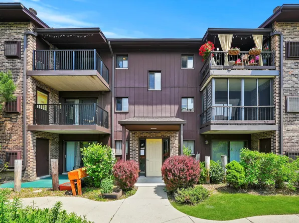 63 W 64th St APT 301, Westmont, IL 60559