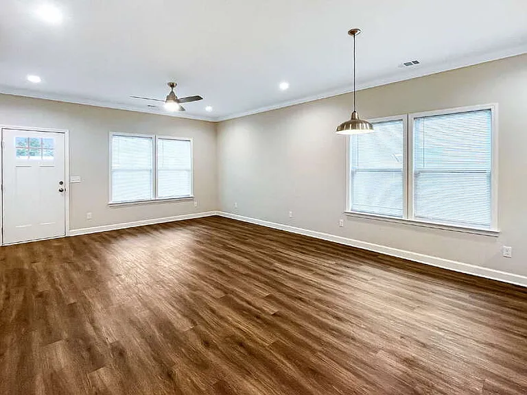 39 Travis St — Photo 14
