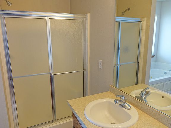 3rd image of 1613 Jordan Dr