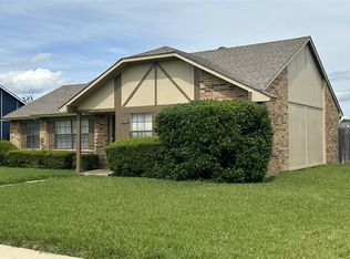 918 Maydelle Ln, Garland, TX 75042