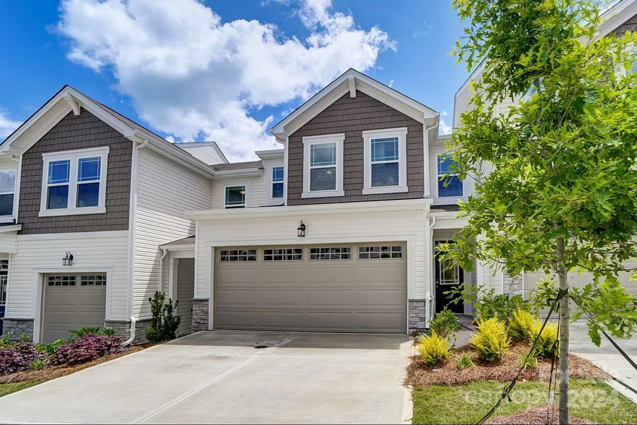 3 bed, 2.5 bath, 1742 sqft, $2,800 — Photo 1