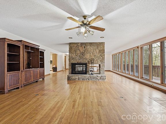 4th image of 652 Shepherds Creek Rd