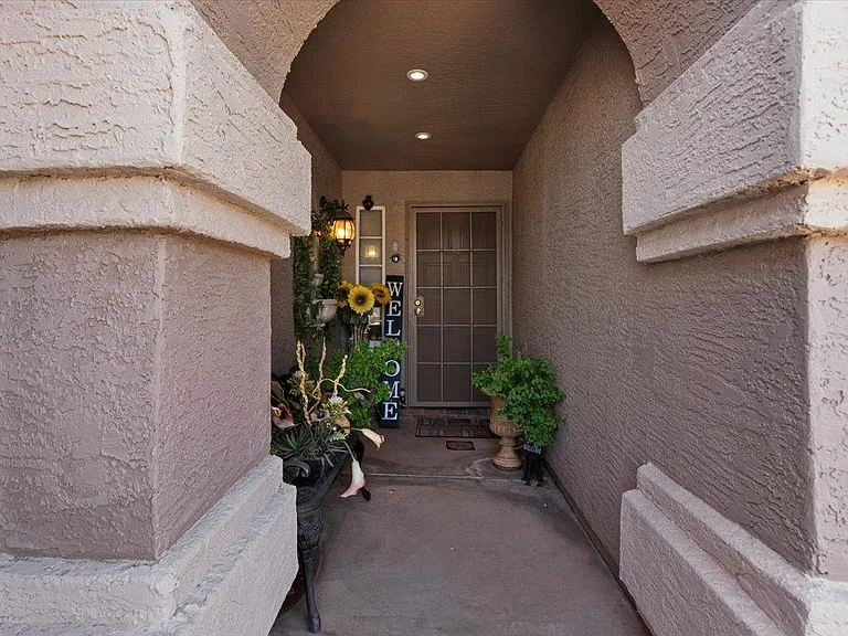 24 W Calle De Caballos — Photo 4