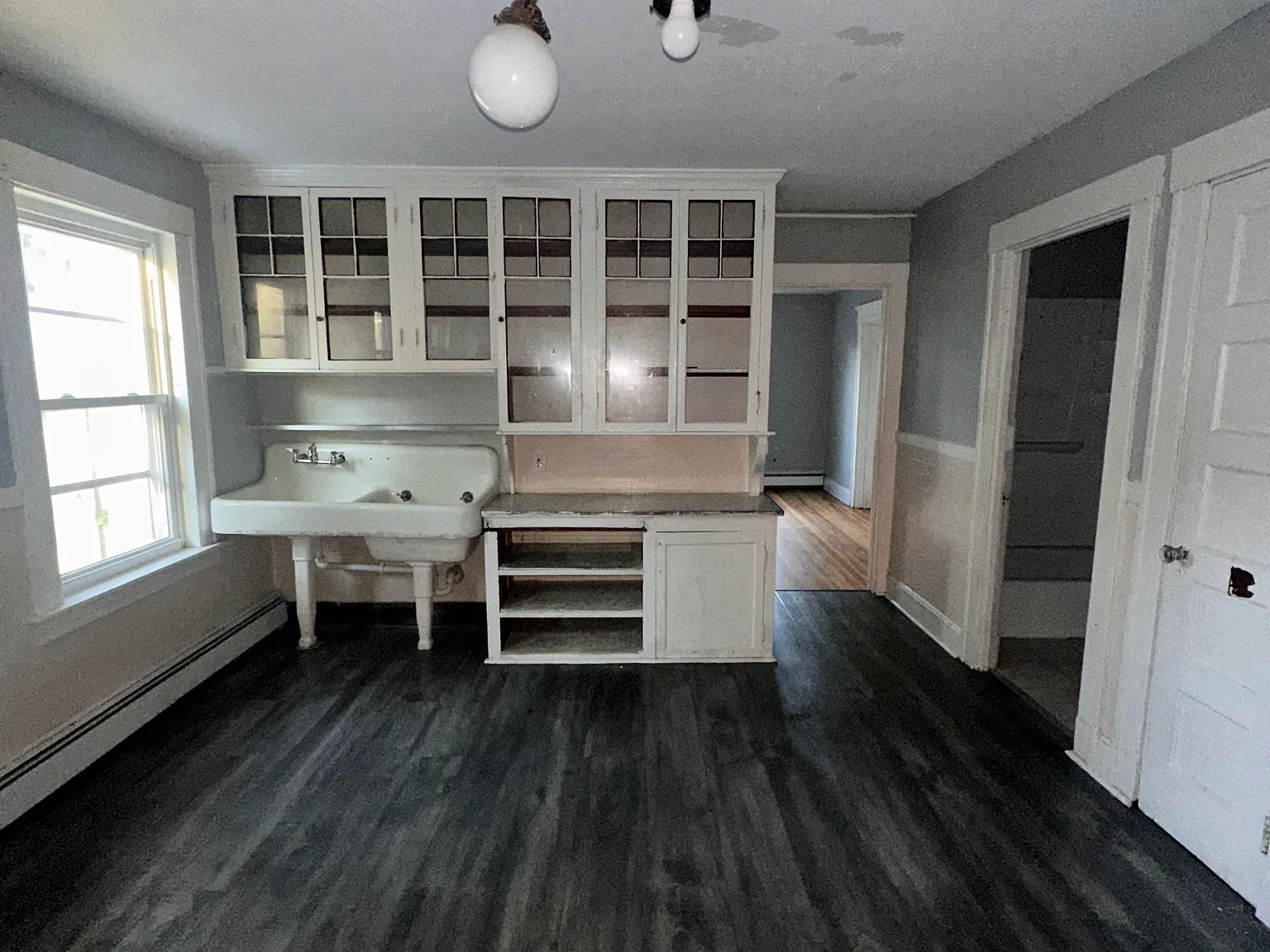 3 bed, 1000 sqft, $2,400 — Photo 3
