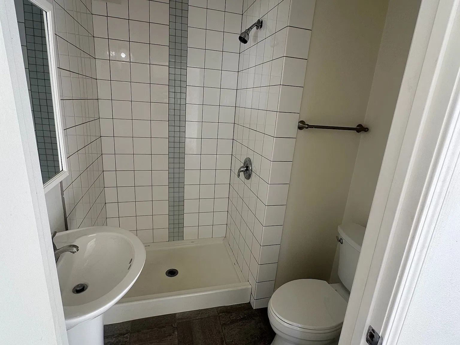 2858 W Maplewood Ave — Photo 4